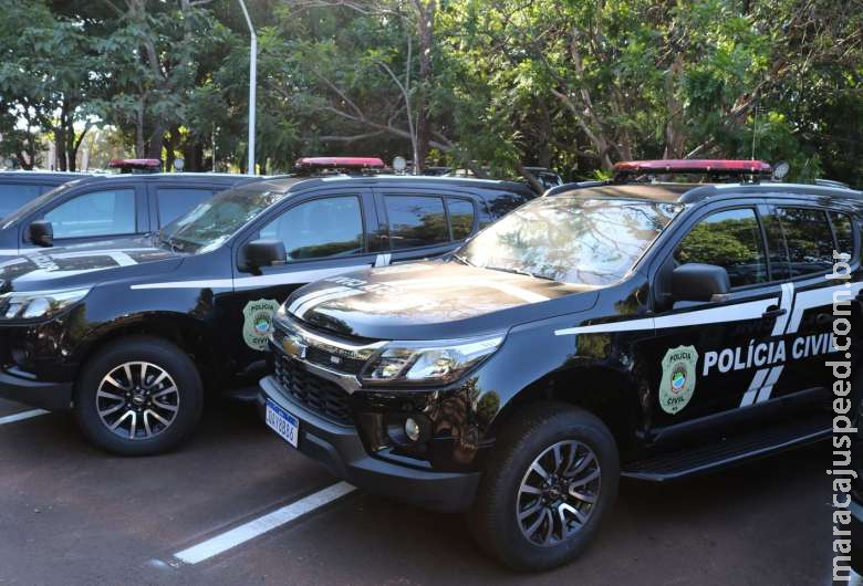 Morador de rua é preso por tentar agarrar mulher em área comercial Morador de rua é preso por tentar agarrar mulher em área comercial