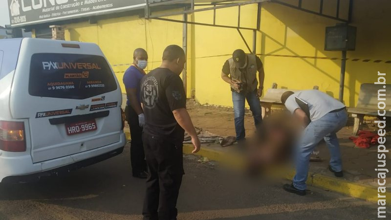 Morador de rua foi morto enquanto assassino Morador de rua foi morto enquanto assassino