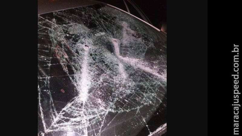 Morador é preso por destruir carro estacionado em frente da garagem de sua casa