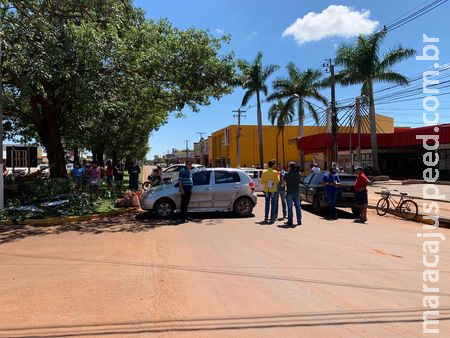 Moradores fazem protesto por falta de energia em Sidrolândia Moradores fazem protesto por falta de energia em Sidrolândia