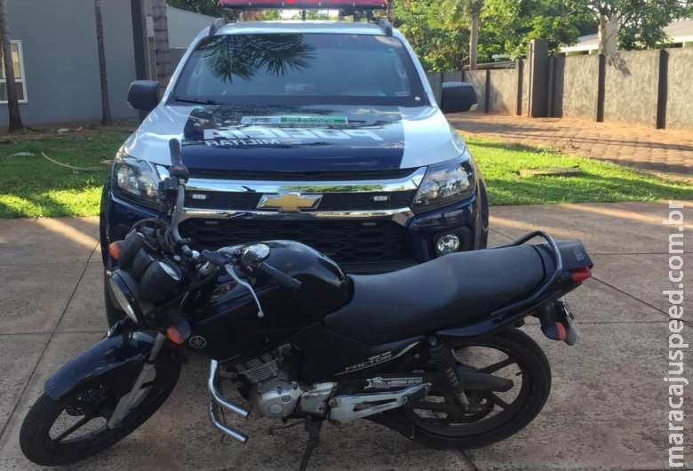 Moto furtada enquanto proprietário almoçava, é recuperada pela PM