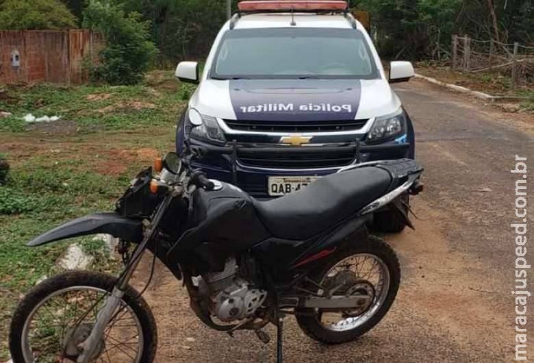 Motocicleta furtada de residência é localizada Motocicleta furtada de residência é localizada