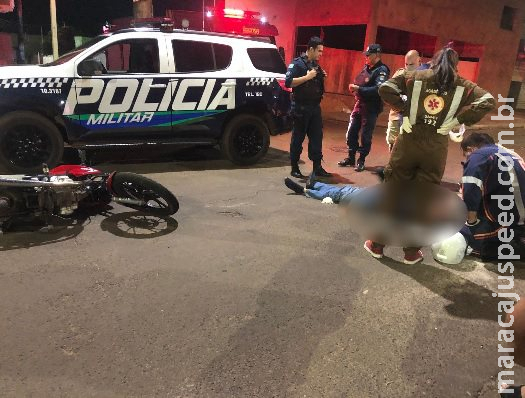 Motociclista sofre grave acidente ao perder controle de moto em quebra-molas nas Moreninhas
