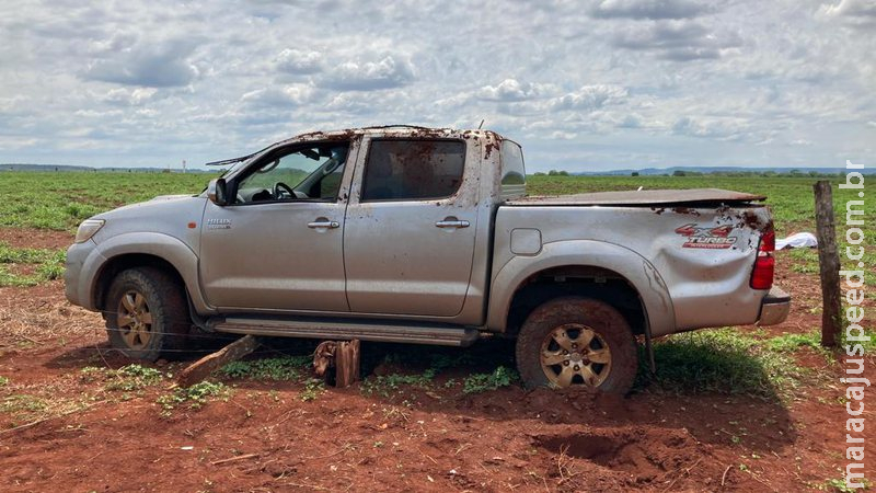 Motorista morre ao capotar Hilux e ser arremessado a 10 metros na MS-080 Motorista morre ao capotar Hilux e ser arremessado a 10 metros na MS-080
