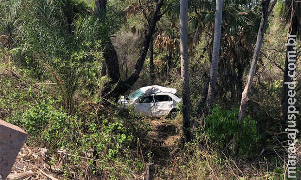 Motorista perde o controle do carro, cai em ribanceira e morre na BR-262