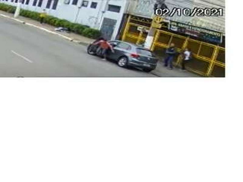 Mulher é estuprada dentro do próprio carro em São Paulo Mulher é estuprada dentro do próprio carro em São Paulo