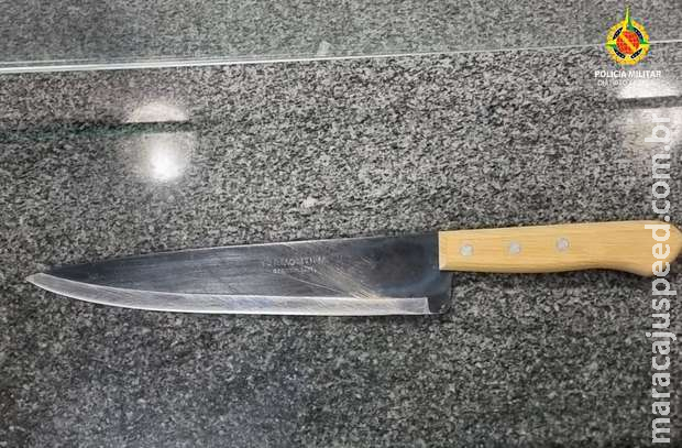 Mulher finge ligar para pizzaria, mas aciona polícia por agressões de marido Mulher finge ligar para pizzaria, mas aciona polícia por agressões de marido