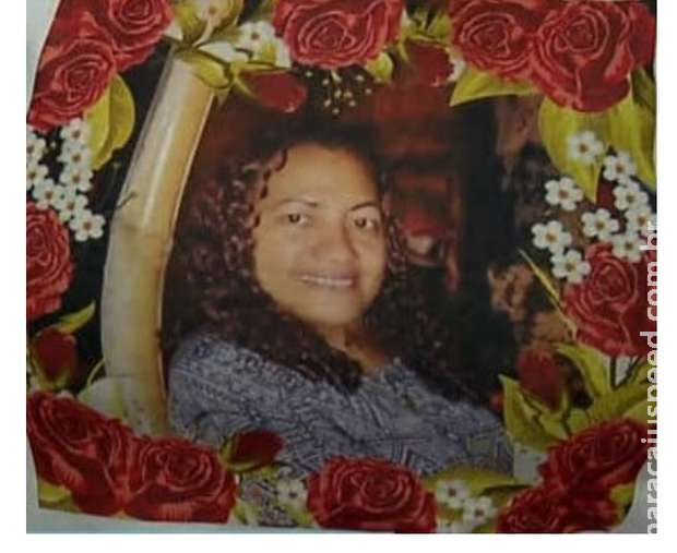 Mulher morre ao ser arremessada de ônibus com porta aberta Mulher morre ao ser arremessada de ônibus com porta aberta