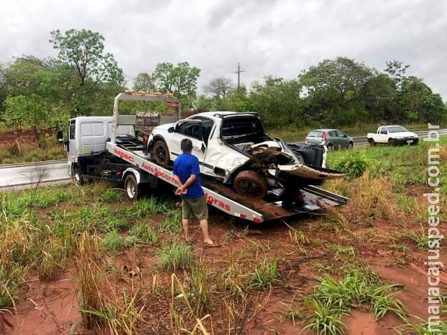 Mulher morre após perder controle do carro e colidir em uma árvore na MS-497