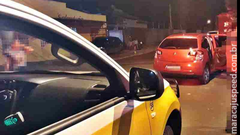 Mulher passa parada obrigatória e atropela guarda municipal em Dourados
