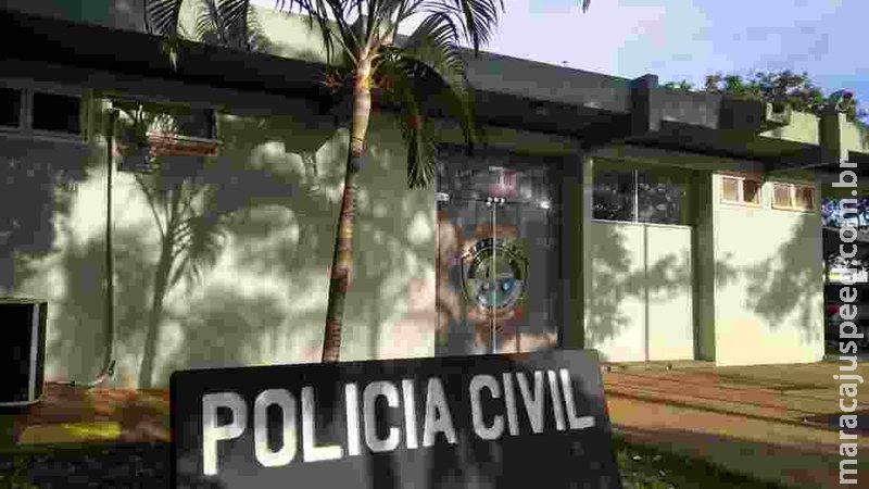 Mulher procura polícia após ex-namorado mostrar vídeo íntimo para atual Mulher procura polícia após ex-namorado mostrar vídeo íntimo para atual