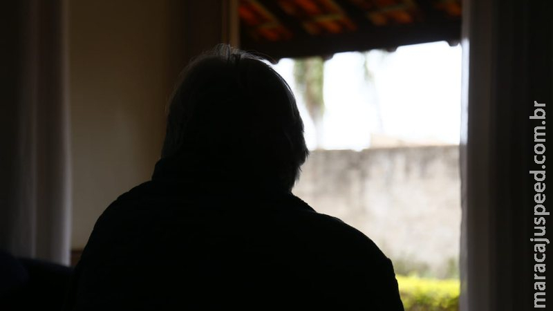 Mutilada, viúva de 81 anos feita refém conta que se recusou a entregar aliança a bandidos Mutilada, viúva de 81 anos feita refém conta que se recusou a entregar aliança a bandidos