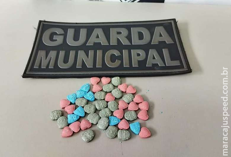 Na delegacia, mulher flagrada com ecstasy diz que não sabe quem colocou droga no carro Na delegacia, mulher flagrada com ecstasy diz que não sabe quem colocou droga no carro