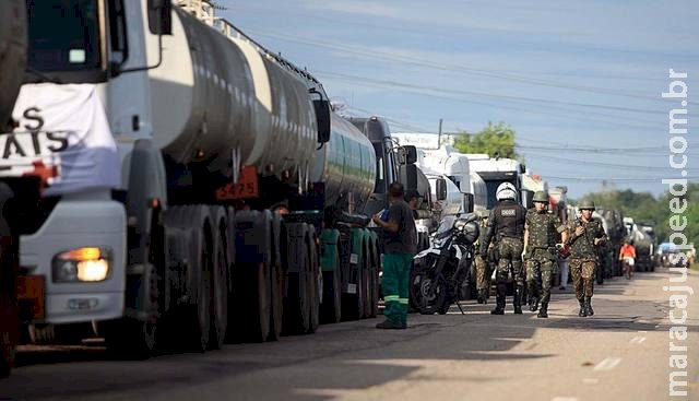 Petrobras defende política de preços e caminhoneiros ficam insatisfeitos Petrobras defende política de preços e caminhoneiros ficam insatisfeitos