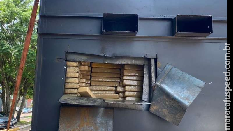 Polícia Federal apreende três toneladas de maconha em caminhão na fronteira Polícia Federal apreende três toneladas de maconha em caminhão na fronteira