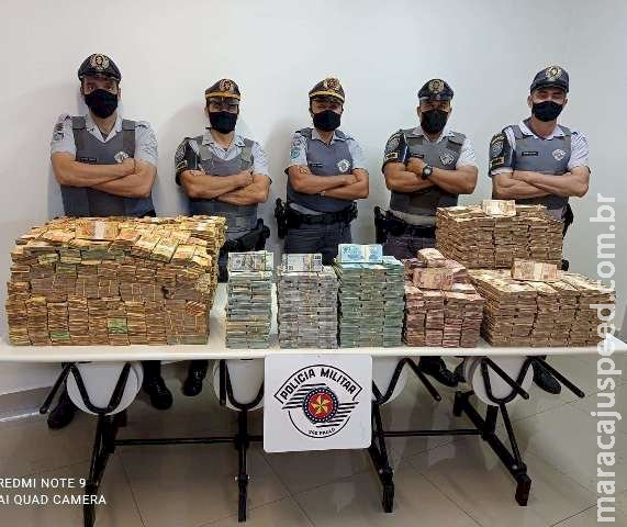 Polícia paulista encontra quase R$ 12 milhões em carreta com placas de MS 