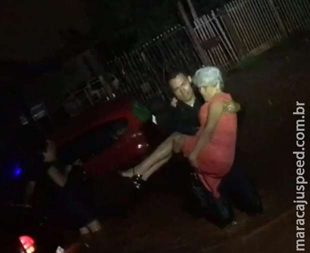 Policiais salvam pessoas ilhadas em carros durante temporal em Campo Grande