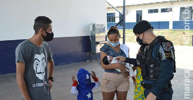 Policial de folga salva bebê de 11 dias que se engasgou com leite em Corumbá Policial de folga salva bebê de 11 dias que se engasgou com leite em Corumbá