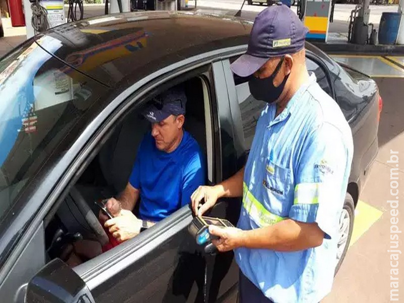 Postos sobem preços menos de 24 horas após anúncio de novo reajuste Postos sobem preços menos de 24 horas após anúncio de novo reajuste