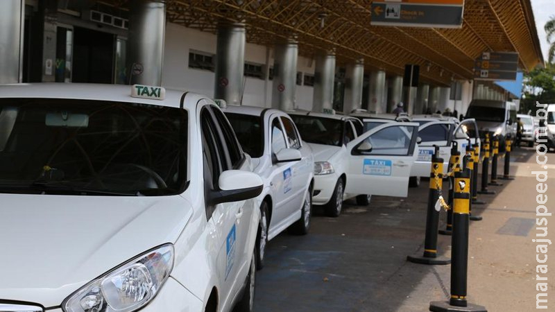 Prefeitura aumenta para 3 anos permissão de alvará de motorista de táxi em Campo Grande Prefeitura aumenta para 3 anos permissão de alvará de motorista de táxi em Campo Grande