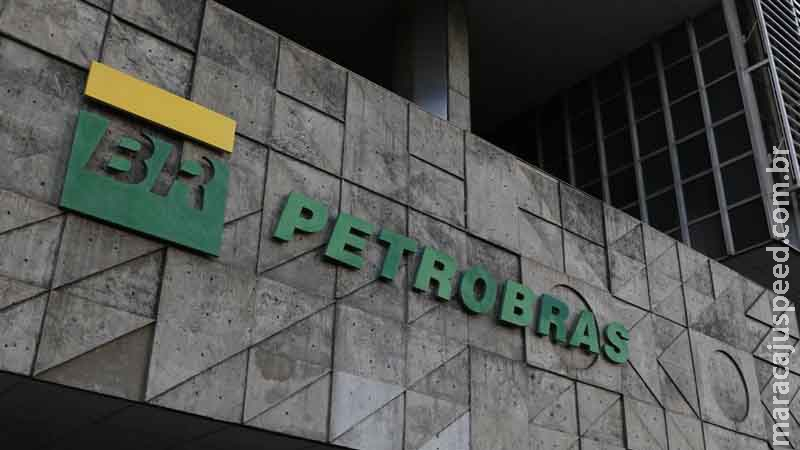 Pressionado sobre combustíveis, Bolsonaro diz ter vontade de privatizar Petrobras Pressionado sobre combustíveis, Bolsonaro diz ter vontade de privatizar Petrobras