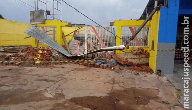 Temporal causa prejuízo e suspende aulas escolares em Três Lagoas Temporal causa prejuízo e suspende aulas escolares em Três Lagoas