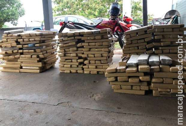 Traficante percebe fiscalização e abandona carro com meia tonelada de droga Traficante percebe fiscalização e abandona carro com meia tonelada de droga
