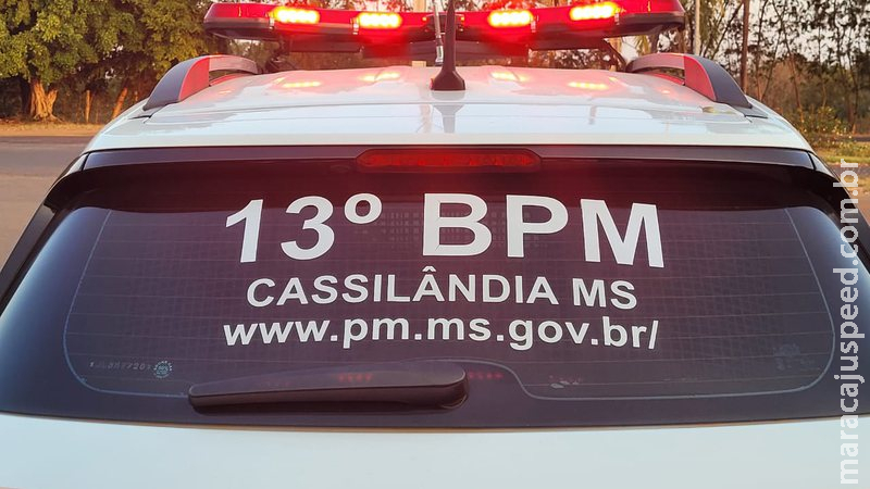 Transtornada, mulher é presa por dano, desacato, resistência e desobediência Transtornada, mulher é presa por dano, desacato, resistência e desobediência