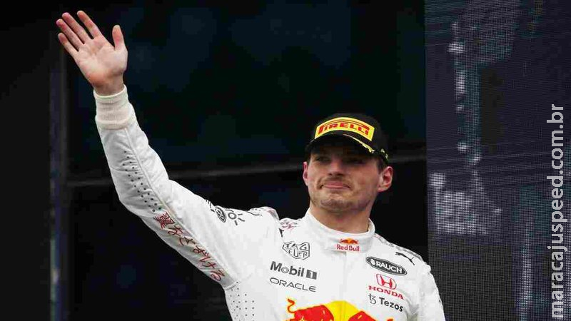 Verstappen volta à liderança da F1, mas Hamilton ganha impulso