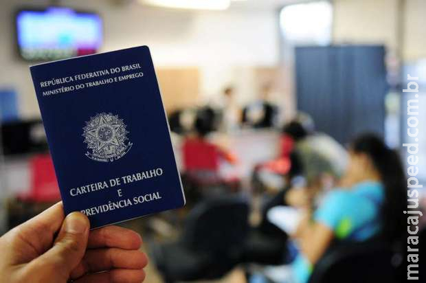 1º parcela do 13º salário deve ser paga nesta terça-feira