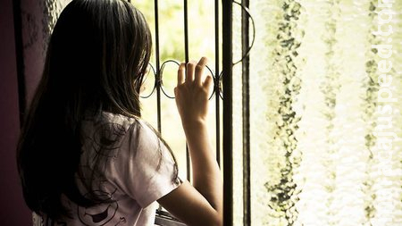 Adolescente conhece homem pelo Facebook, marca encontro e é estuprada em MS Adolescente conhece homem pelo Facebook, marca encontro e é estuprada em MS