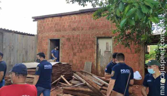 Adolescentes são apreendidos após corpos de mãe e filha serem encontrados Adolescentes são apreendidos após corpos de mãe e filha serem encontrados