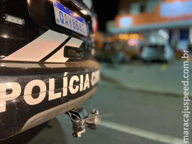 Agredida, mulher tenta pular de carro após ser levada pelo ex Agredida, mulher tenta pular de carro após ser levada pelo ex