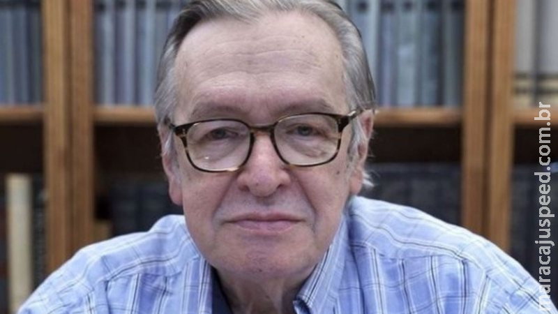 Após ser intimado pela PF, Olavo de Carvalho saiu do Brasil pelo Paraguai para voltar aos EUA Após ser intimado pela PF, Olavo de Carvalho saiu do Brasil pelo Paraguai para voltar aos EUA