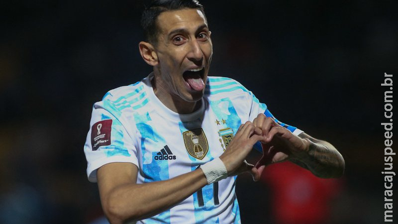 Argentina vence com golaço de Di María e complica Uruguai nas Eliminatórias
