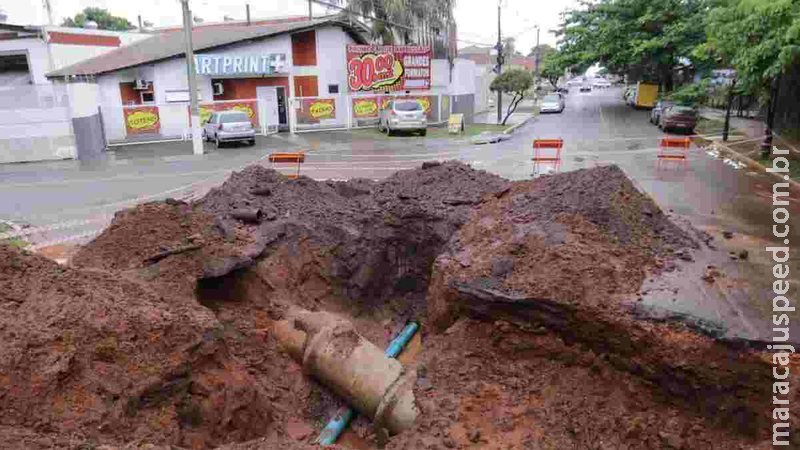 Atenção, motoristas: Cratera interdita trecho da Spipe Calarge e requer atenção no trânsito Atenção, motoristas: Cratera interdita trecho da Spipe Calarge e requer atenção no trânsito