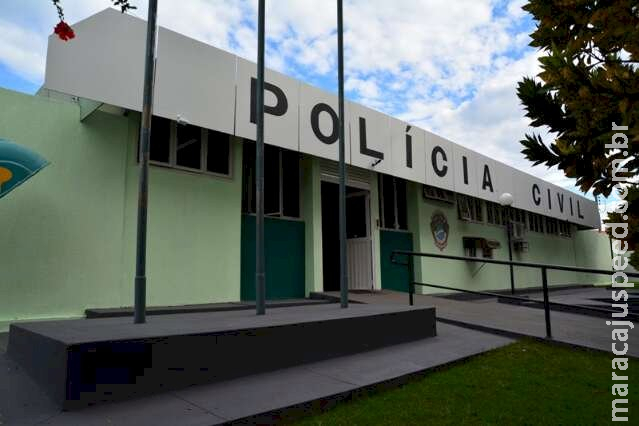 Bandido invade casa de ex-patroa da esposa, faz mulher refém e rouba R$ 3 mil Bandido invade casa de ex-patroa da esposa, faz mulher refém e rouba R$ 3 mil