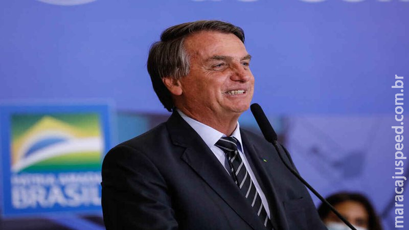 Bolsonaro condecora líderes do Oriente Médio com honraria dada à Rainha Elizabeth