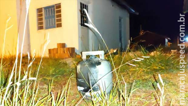 Botijão pega fogo e destrói cozinha de família em Ribas do Rio Pardo Botijão pega fogo e destrói cozinha de família em Ribas do Rio Pardo