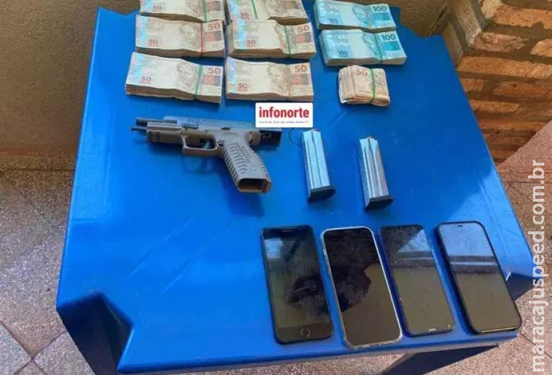 Brasileiros são presos no Paraguai com pistola e R$ 52 mil Brasileiros são presos no Paraguai com pistola e R$ 52 mil