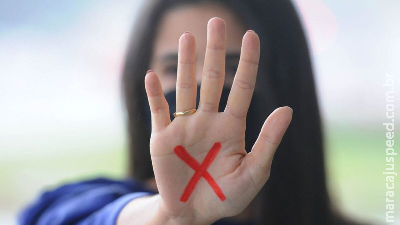 Câmara aumenta pena para calúnia em contexto de violência doméstica Câmara aumenta pena para calúnia em contexto de violência doméstica