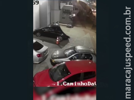 Câmera registra momento que policial atira e mata ladrão na Guaicurus Câmera registra momento que policial atira e mata ladrão na Guaicurus
