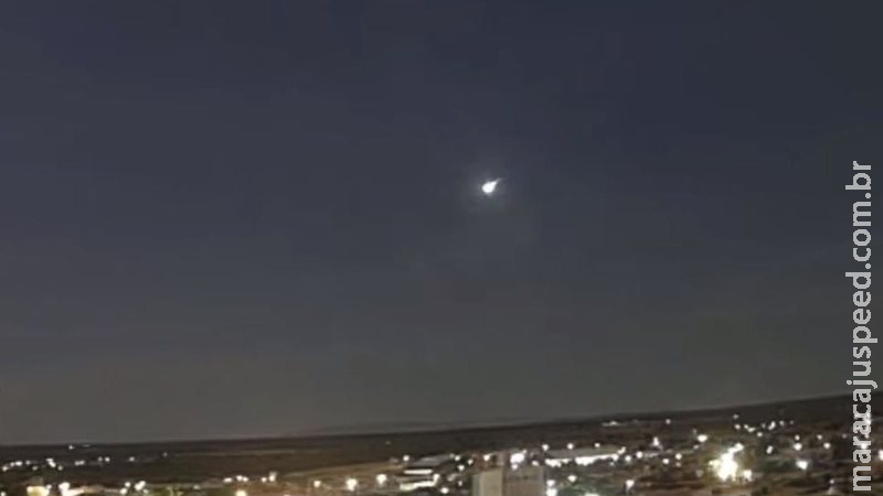 Câmeras registram passagem de meteoro em três estados brasileiros Câmeras registram passagem de meteoro em três estados brasileiros
