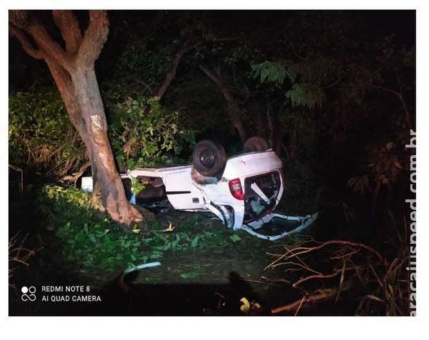 Carro capota e mata idosos em Água Clara Carro capota e mata idosos em Água Clara
