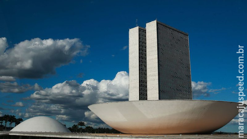 CCJ da Câmara aprova PEC que reduz aposentadoria compulsória no STF