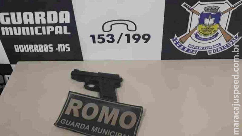 Com arma de brinquedo, adolescente é detido por populares após assalto em Dourados Com arma de brinquedo, adolescente é detido por populares após assalto em Dourados