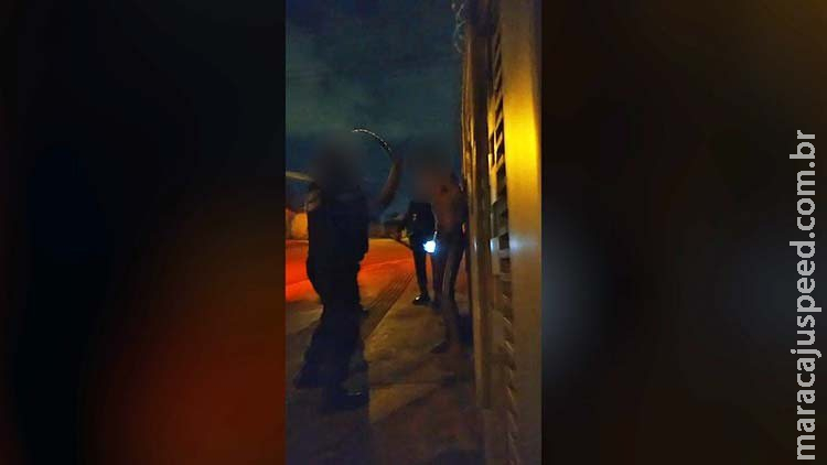 Com som alto, jovens ameaçam PMs e dizem ser afilhados de parlamentar de MS Com som alto, jovens ameaçam PMs e dizem ser afilhados de parlamentar de MS