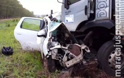 Criança de 2 anos está entre vítimas de acidente com caminhão e carro na BR-262 Criança de 2 anos está entre vítimas de acidente com caminhão e carro na BR-262