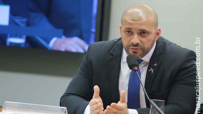 Deputado Daniel Silveira deixa a prisão em Niterói Deputado Daniel Silveira deixa a prisão em Niterói