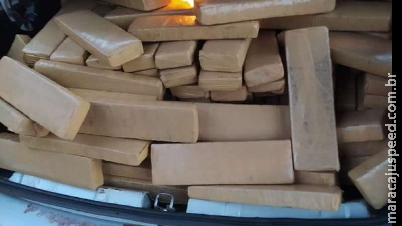 Dupla é flagrada com meia tonelada de maconha que levaria para MT Dupla é flagrada com meia tonelada de maconha que levaria para MT